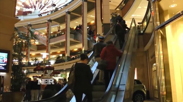 Nightly Business Report: Avalanche of economic data смотреть онлайн