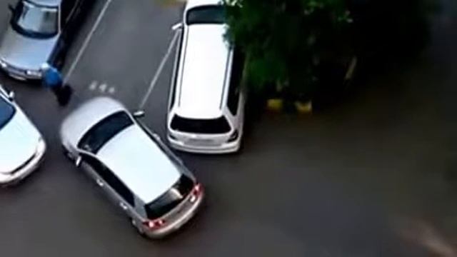 Девушка паркуется :) смотреть онлайн
