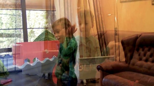 Danila Master is building a children's house. Children's fun video смотреть онлайн