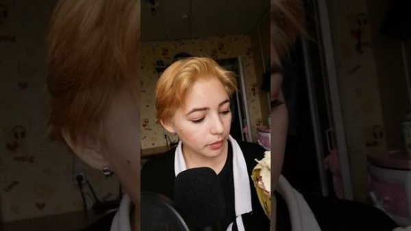 ASMR eating banana/mouth sounds/АСМР итинг банана/звуки рта/чавканье