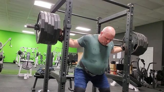 585 lb (265.352 kg) 52 years-old смотреть онлайн