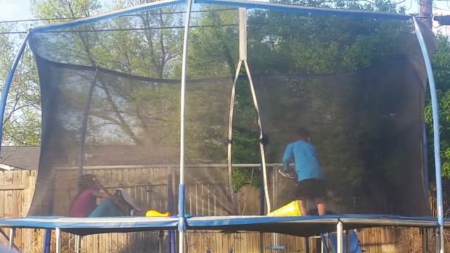 Trampoline hockey смотреть онлайн
