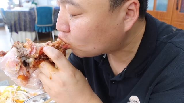 10斤猪蹄，阿强做“辣卤猪蹄”，软糯Q弹，大口啃过瘾｜Mukbang｜吃肉表演【cram阿强】 смотреть онлайн