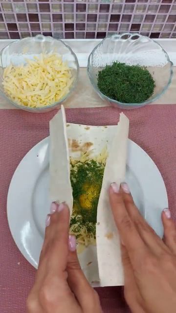 Лаваш с яйцом и сыром на завтрак #shorts #short смотреть онлайн