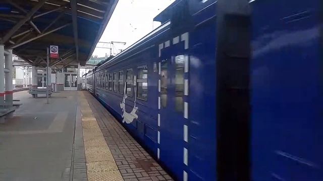ЭД4М-0400 прибывает на станцию Лосиноостровская смотреть онлайн