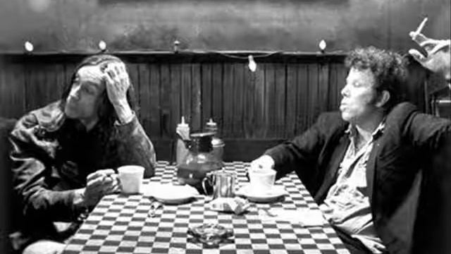 Tom Waits - Little Drop Of Poison смотреть онлайн