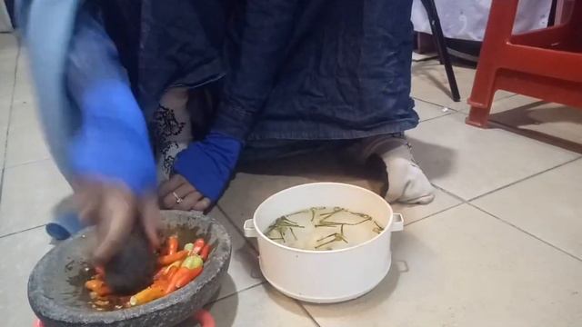 🌼Masak Dara Goreng, Tempe Goreng, Sambel Bawang , Lalap Selada dan Tumis Cumi || Episode 15🌼 смотреть онлайн