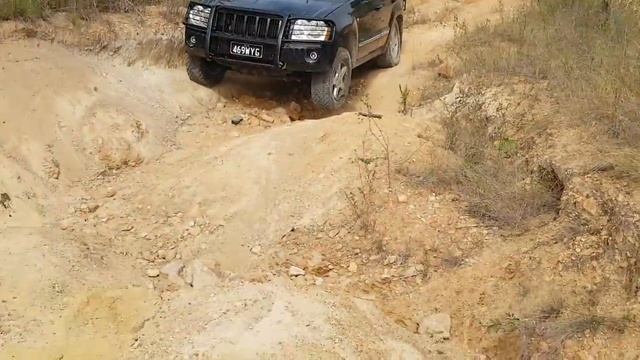 2005 Jeep Grand Cherokee Hemi Offroad смотреть онлайн