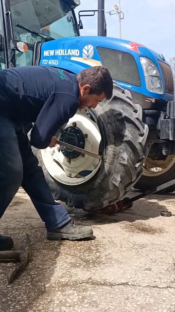 Traktör iç lastik değişimi nasıl yapılır#shorts#bilgi#traktör#tractor ?#tyres#traktörvideoları смотреть онлайн