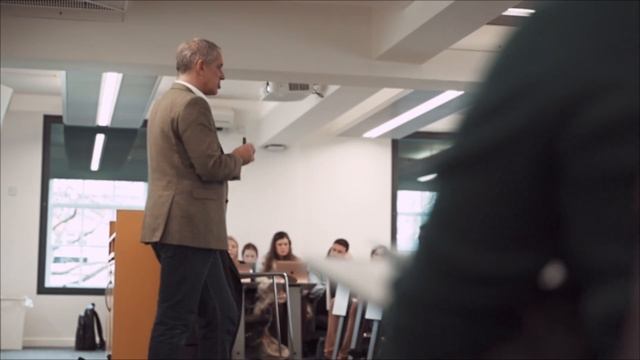 Teaching at Hult: A Classroom Less Ordinary смотреть онлайн