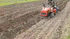 нарезка борозд, работа мтз 132н с окучником типа«бомет»