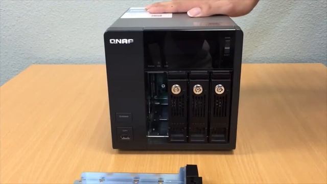 QNP101 NAS Installation: Hard Drives смотреть онлайн