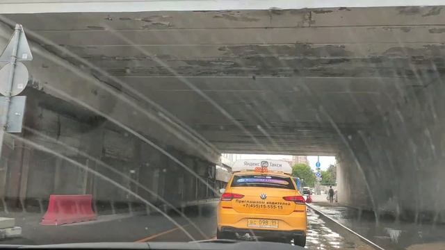 На машине по Москве. Июль 2022. By car in Moscow. July 2022. смотреть онлайн