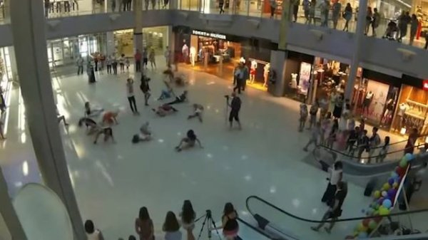 Флешмоб в торговом центре