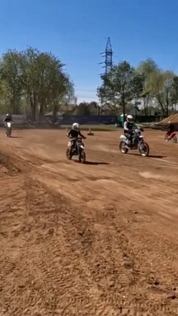 Первое мая на кроссовой трассе, кайфово провели время. #motocross #эндуро смотреть онлайн