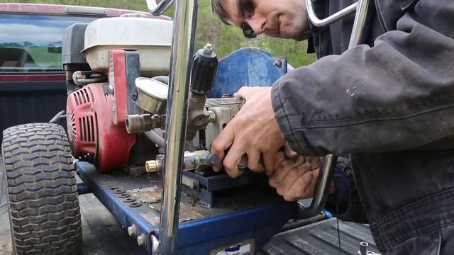 Fixing my Honda GX390 Pressure washer (Pump seals and muffler) смотреть онлайн