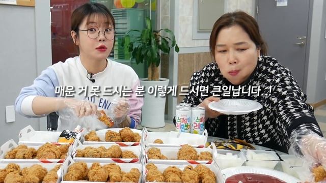 엄마회사에서 치킨 닭다리 100개 먹방 ...😨ㅣ 치킨 먹방 Fried Chicken Mukbang смотреть онлайн
