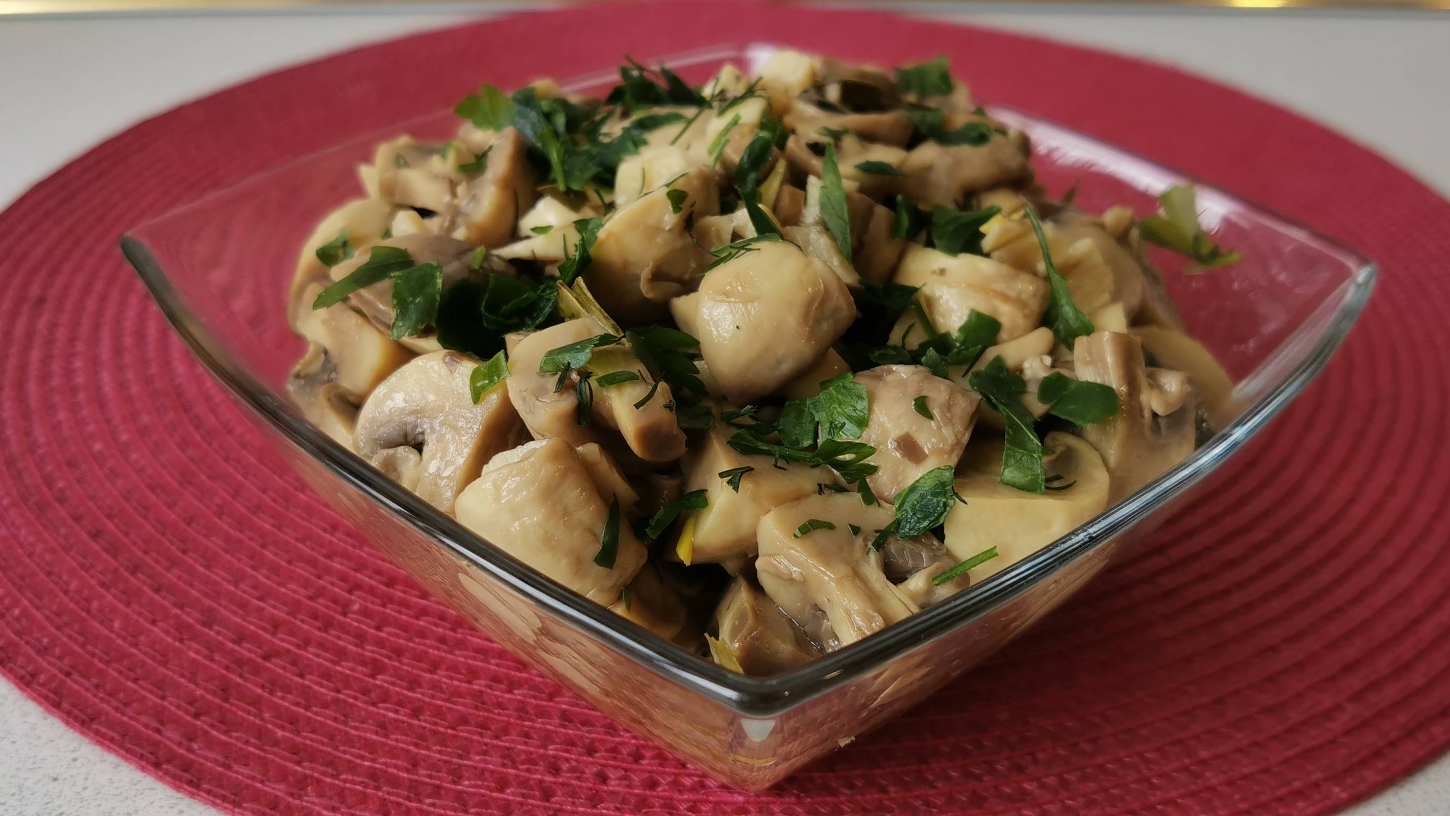 Маринованные шампиньоны простой и вкусный рецепт. Рецепт с грибами шампиньонами. смотреть онлайн