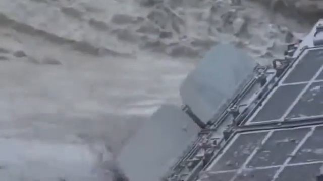 Русский танк Т 90 1000 л с застрял в грязи Russian tank T 90 1000HP stuck in the mud смотреть онлайн