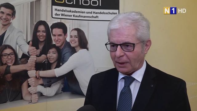 Schüler feiern Kick-Off in der Vienna Business School Mödling смотреть онлайн