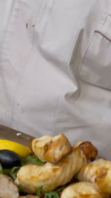 Очень вкусная и сочное котлета из осетрины. ￼Такое можно только у нас попробовать#share #foodie смотреть онлайн