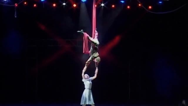 Гимнасты на полотнищах - Журавли. Цирк - Маугли.