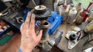 Фольксваген Гольф 6 замена передней пружины.