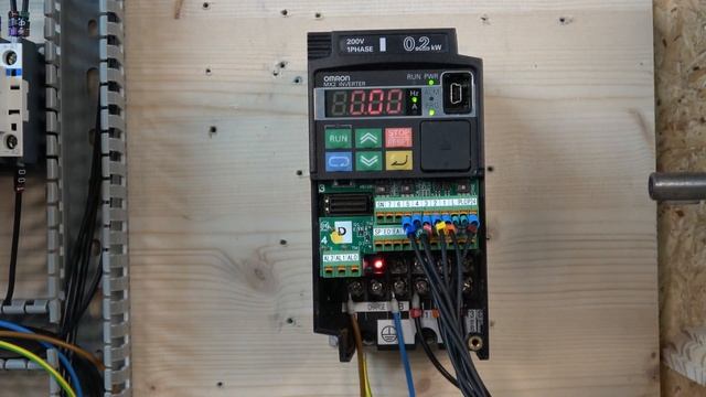 Omron MX2 VFD remote control, MOP speed control and Multi frequency set up. ( English ) смотреть онлайн