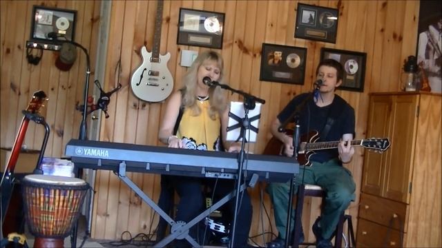Sherri Mullen (Live Performance Montage) смотреть онлайн