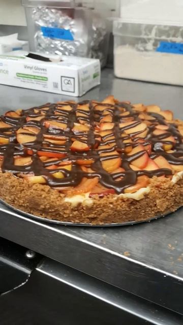 Pecan caramel apple cheesecake scratch made caramel sauce #cheftae #cheflife #cheesecakeking смотреть онлайн