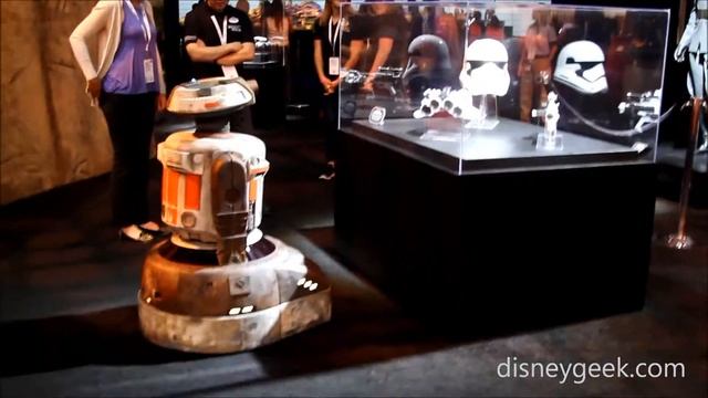 D23 Expo 2017: Jake the droid "Play Test" at Galaxy of Stories смотреть онлайн