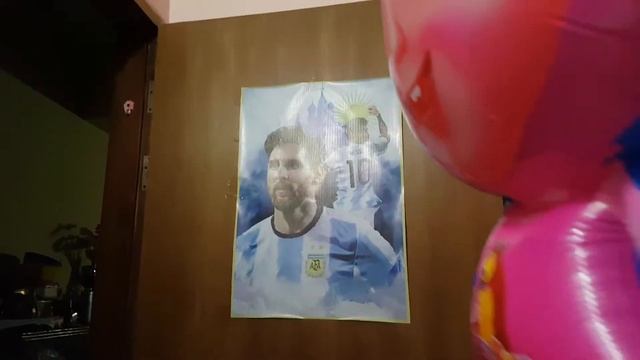 Masha in balloon, Messi in poster смотреть онлайн