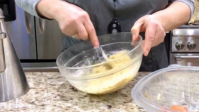 Easy to make Matzo Ball Soup a little bet deferent way by Magdi смотреть онлайн