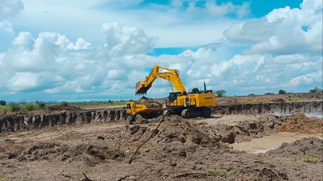 Komatsu PC1250 Excavator || Komatsu HD465 Dumper || Excavator & Dumper Loading Work At Site.
