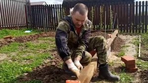 Установка фундамента под теплицу на винтовых мини сваях.