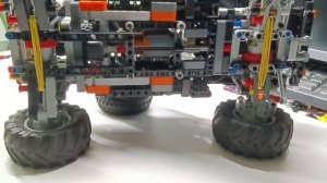 4x4 багги из Лего техник на пульте управления