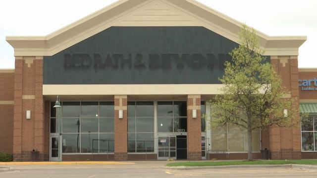 Business Booming at Riverdale Village Retail Center смотреть онлайн
