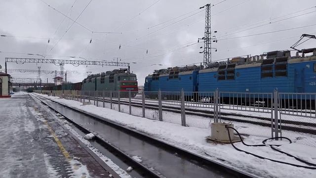 ВЛ80Т-1088 С грузовым поездом на ст.Нур-Султан 1 смотреть онлайн