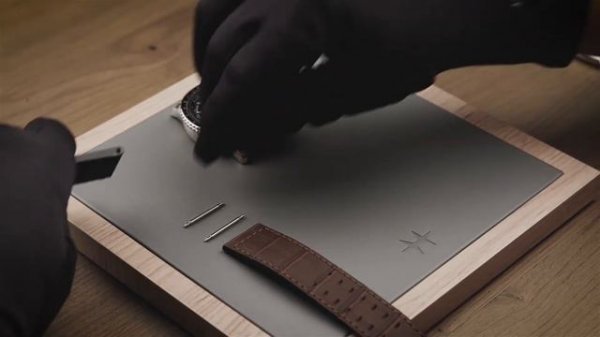 How to change your leather watch strap | Hamilton Watch