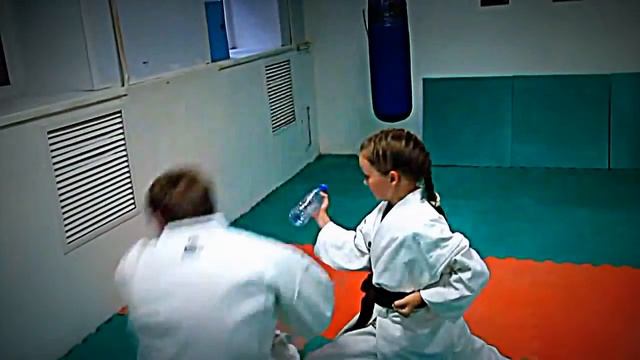 small and young Video смотреть онлайн