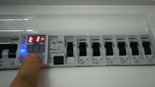 Tomzn Adjustable Voltage and Current Protector Relay смотреть онлайн
