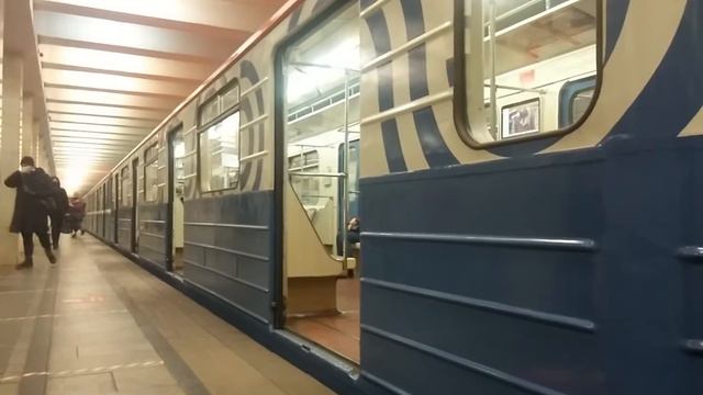 81-717/714.5М На станции Проспект Вернадского смотреть онлайн