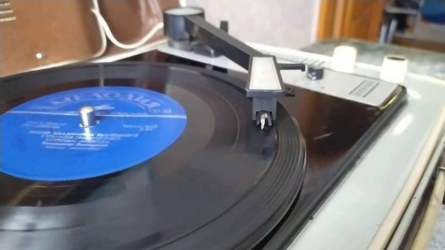 проигрыватель пластинок "Юность 301" смотреть онлайн