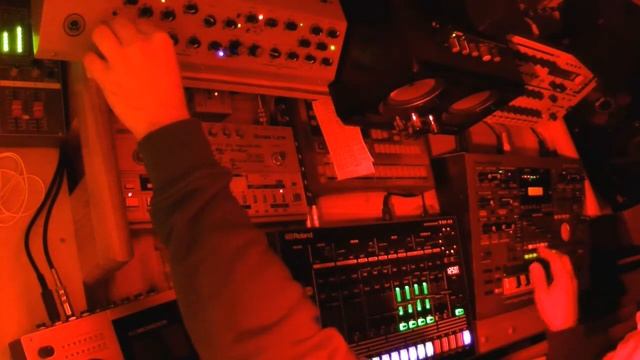 [Roland Tr-8+TB-303+MC-505+SFB2+BD-2] far Out (on reels) смотреть онлайн