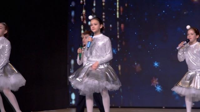 «З новим роком в добрий час-колектив«Ера творчості ІІІ-го тисячоліття,«Ера творчості»,шоу-хор«Зміна смотреть онлайн
