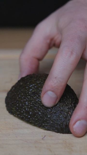 garlic avocado toast with slow-roasted tomatoes and caramelized onions #shorts смотреть онлайн