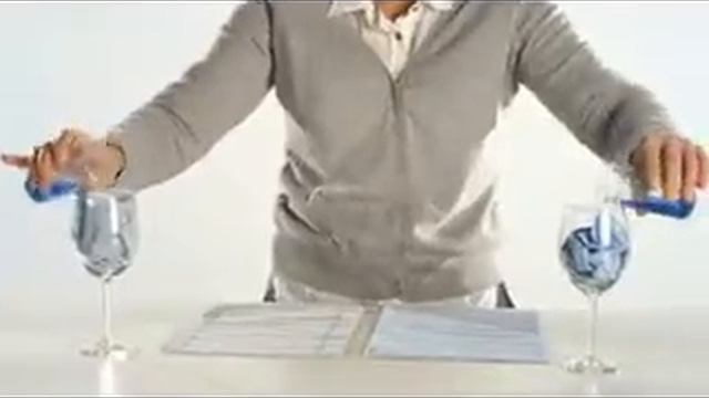 Tork_Впитывание воды_Протирочная бумага суперпрочная vs Базовая бумага 2 слоя смотреть онлайн
