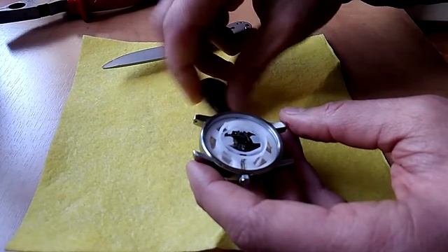 SUBSTITUIR PILHA/BATERIA E FECHAR RELOGIO COM TAMPA DE PRESSÃO смотреть онлайн