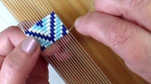 Широкий браслет из бисера на станке