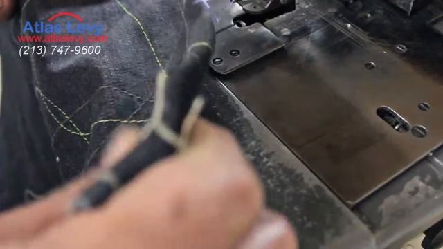 Singer 299 Keyhole sewing machine смотреть онлайн